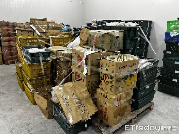 ▲▼過期食品             。（圖／記者陳宏瑞翻攝）
