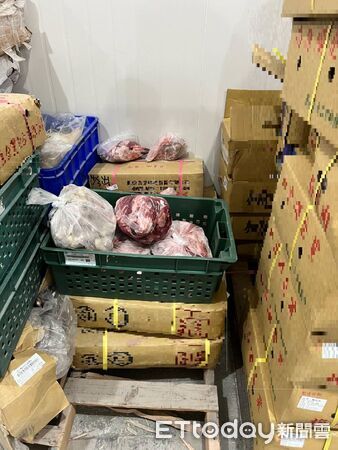 ▲▼過期食品             。（圖／記者陳宏瑞翻攝）