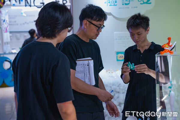 ▲崑山科大講座教授劉耕名帶領設計團隊Bito，於2026年第105屆紐約ADC年度獎一舉奪下三項銅立方獎。（記者林東良翻攝，下同）
