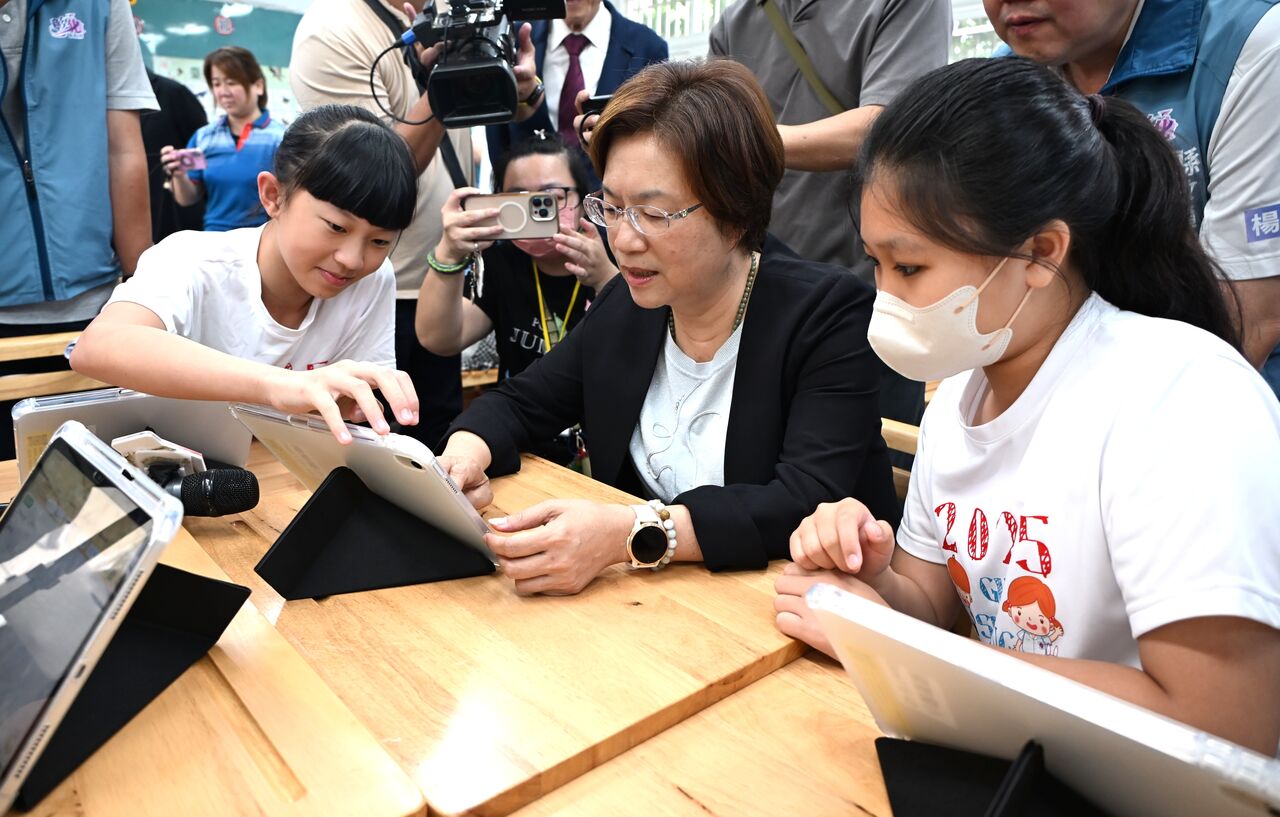 全台最狂!彰化砸近10億推「生生有平板」 國中小人人可帶回家