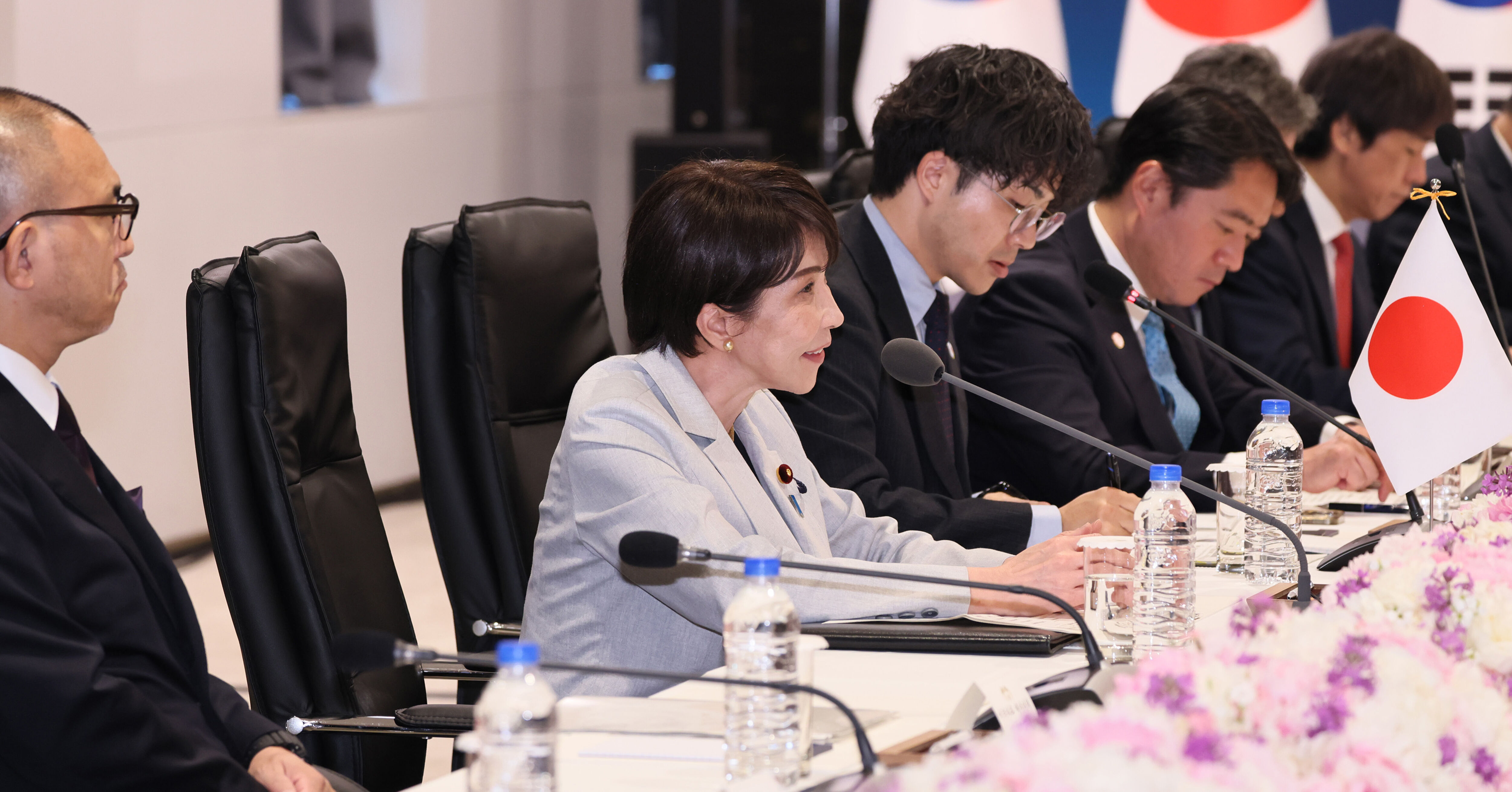 ▲▼日本首相高市早苗，其左側為口譯人員。（圖／達志影像／美聯社）