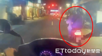 機車雙載鑽騎樓！拒檢逃逸撞傷路人　警壓制逮人搜出煙彈
