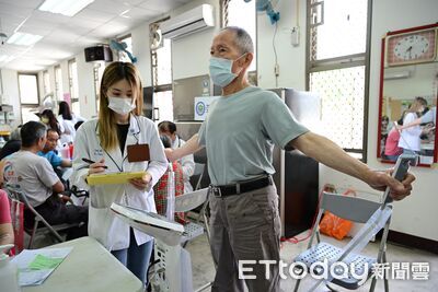 「把醫院搬到社區」亞大醫院巡迴醫療啟航 偏鄉長者受惠