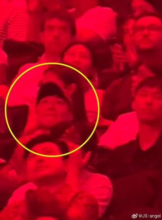 ▲▼林俊傑出席女友畢業典禮！甜飛紐約挺小21歲七七。（圖／翻攝自微博）