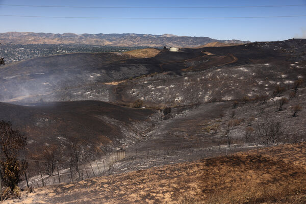 ▲▼  美國加州洛杉磯近郊18日爆發「珊迪野火」（Sandy Fire）。（圖／路透）