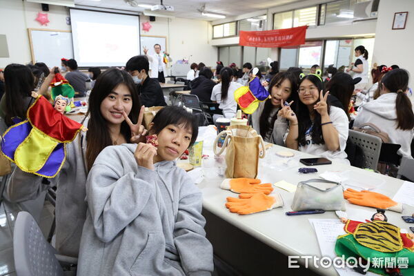 ▲嘉南藥理大學成立南部唯一「幼老共學南區人才培育中心」，19日在嘉藥幼保大樓舉行揭牌典禮。（記者林東良翻攝，下同）
