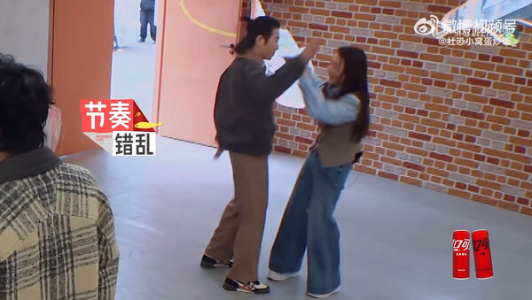 ▲▼方媛搭話陸劇女神「沒人理」尷尬站原地。（圖／翻攝自微博）