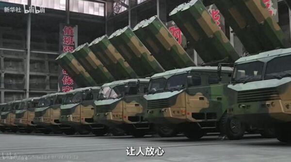 ▲▼火箭軍首次大批量公開長劍-100超音速巡航導彈畫面，現場至少有8輛TEL發射車。（圖／翻攝自新華社）