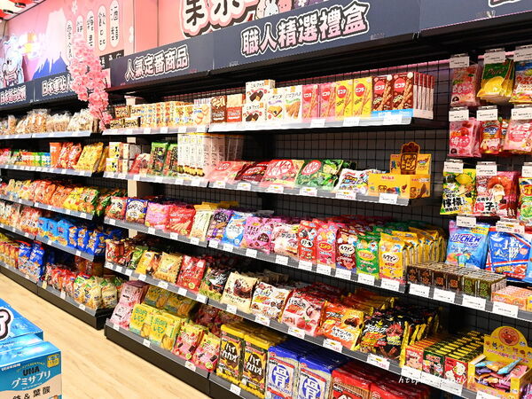 ▲▼菓樂町日本零食專賣中聯北屯總站店。（圖／糖糖`s 享食生活授權提供）