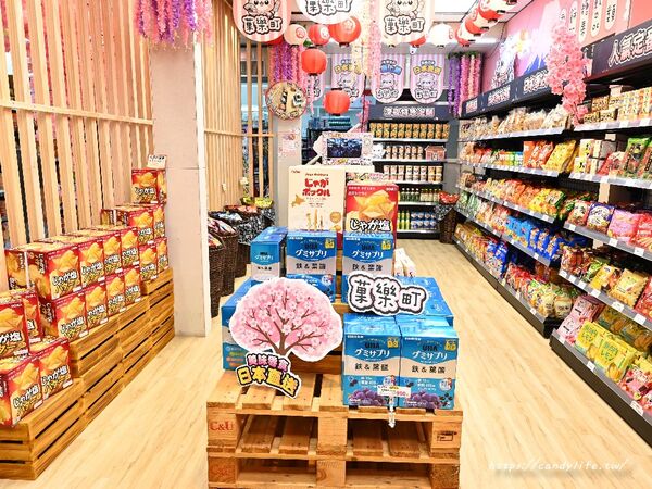 ▲▼菓樂町日本零食專賣中聯北屯總站店。（圖／糖糖`s 享食生活授權提供）