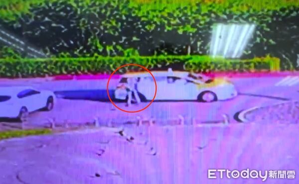 ▲▼狄鶯淡水看海下車身影。（圖／記者黃彥傑翻攝）
