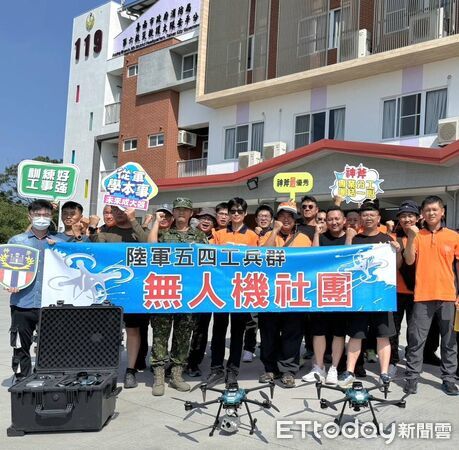 ▲台南市政府消防局全面升級無人機救災應用，目前全市配置22架無人機，廣泛投入火警及山水域搜救任務。（記者林東良翻攝，下同）