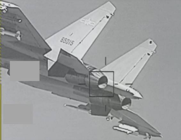 ▲國軍19日公布空軍F-16機監控中共殲-16機。（圖／國防部提供）