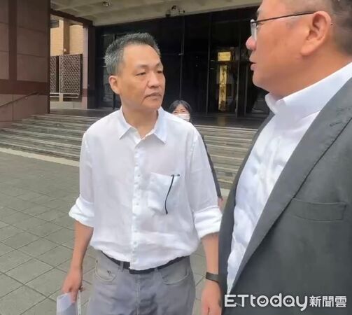 ▲▼台北地院今（19日）審理柬埔寨太子集團來台跨境洗錢案，傳訊被告李守禮（白襯衫淺色長褲）、陽金泉（白上衣黑色斜背包）、劉純妤（短髮黑口罩）、林昱妏（深色外套戴帽子）出庭。（圖／記者黃哲民攝）