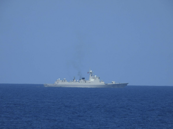 ▼中共銀川艦（175）騷擾我西南海域，海軍蘇澳軍艦嚴密監控。（圖／國防部提供）