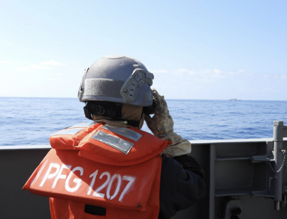 ▲海軍武昌軍艦監控中共徐州艦（530）。（圖／國防部提供）