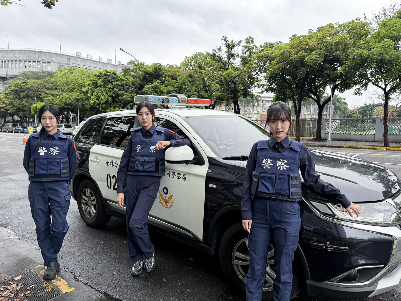 韓籍啦啦隊女神驚現警局！睦那京苦練台語攔檢　一開口警員全笑場