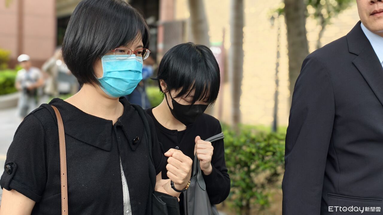 太子集團「爆乳特助」造形全改 俏麗短髮出庭與老同事相擁掉淚