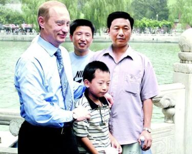 26年前與普丁合照的小男孩現狀曝　發福大叔嗨喊：期待重逢