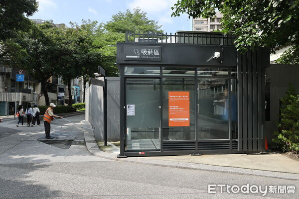 ▲▼李四川參訪無菸城市指定負壓式吸菸室,李四川,蔣萬安       。（圖／記者徐文彬攝）