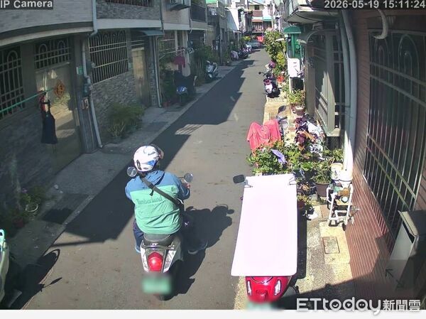 ▲▼台南怪客信箱投鈔，里長喊冤：選舉快到了別害我。（圖／民眾提供）