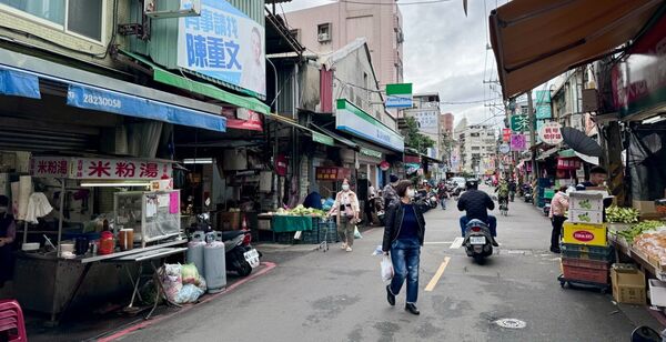 ▲▼華榮市場古早味米粉湯。（圖／部落客小虎食夢網授權提供）