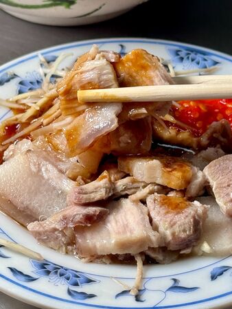 ▲▼華榮市場古早味米粉湯。（圖／部落客小虎食夢網授權提供）