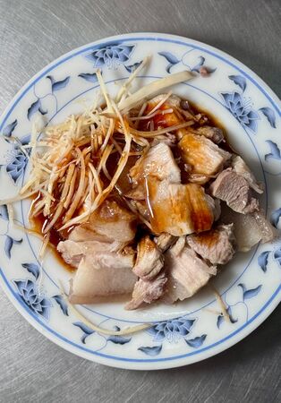▲▼華榮市場古早味米粉湯。（圖／部落客小虎食夢網授權提供）