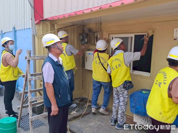 ▲台南市政府勞工局推動「做工行善團」邁入第13年，持續協助弱勢家庭修繕家園。（記者林東良翻攝，下同）