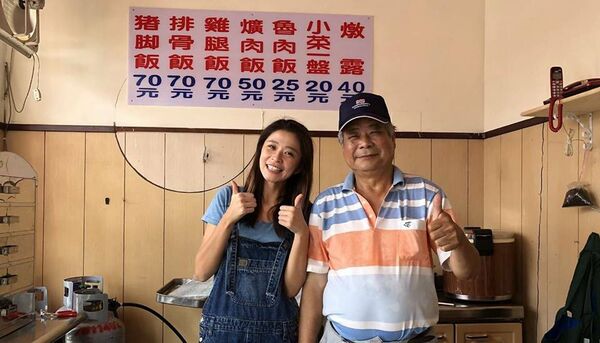 ▲李燕透露父親過世。（圖／翻攝自Facebook／李小燕正面思考團）