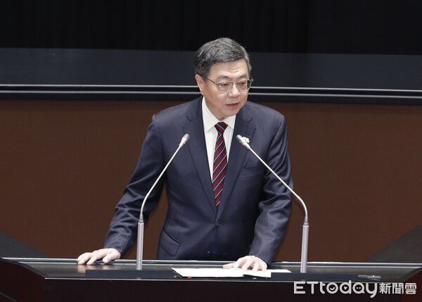 ▲行政院長卓榮泰報告「保衛國家安全及強化不對稱戰力計畫第一批發價書採購特別預算案」編製經過並備詢。（圖／記者湯興漢攝）