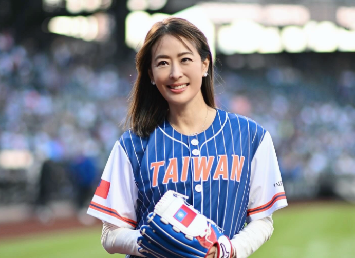 賈永婕曬啦啦隊照「珍惜身為台灣人」:一起理直氣壯愛台灣