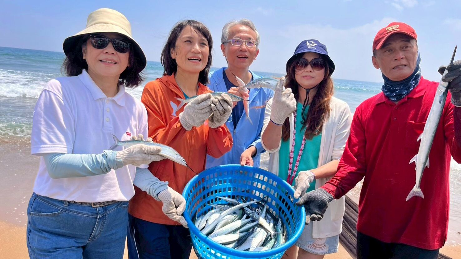 ▲新北大鵬國小牽罟體驗結合淨灘。（圖／新北市大鵬國小提供）