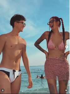 百勒絲、雷門離婚！過往一次看　牽手照始祖成百萬網紅