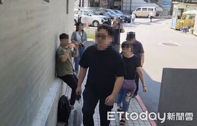 扮鬼勒頸意外亡!密室逃脫女員工今解剖 家屬哀戚抵殯儀館畫面曝