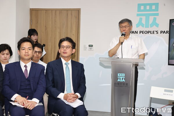 ▲▼ 竹北邱臣遠幸福真永遠！台灣民眾黨徵召邱臣遠參選竹北市長, 邱臣遠,黃國昌,柯文哲      。（圖／記者徐文彬攝）
