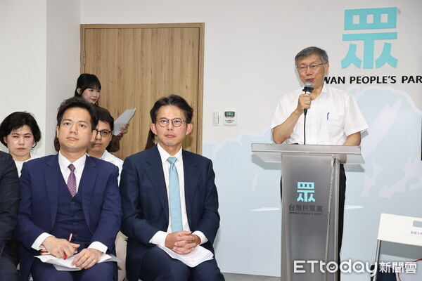 ▲▼ 竹北邱臣遠幸福真永遠！台灣民眾黨徵召邱臣遠參選竹北市長, 邱臣遠,黃國昌,柯文哲      。（圖／記者徐文彬攝）