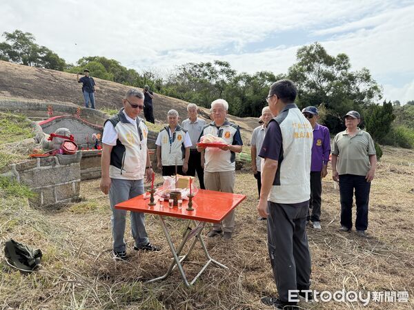 ▲▼ 金門縣定古蹟「陳顯墓」緊急搶修工程完工舉行謝土儀式。（圖／記者鄭逢時攝）