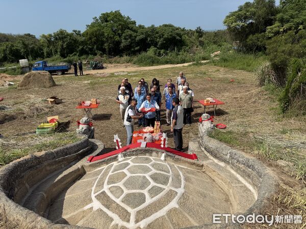 ▲▼ 金門縣定古蹟「陳顯墓」緊急搶修工程完工舉行謝土儀式。（圖／記者鄭逢時攝）