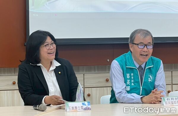 ▲▼   教育部長鄭英耀訪視嘉市校園 立委王美惠力爭經費全面升級環境    。（圖／立委王美惠服務處提供）