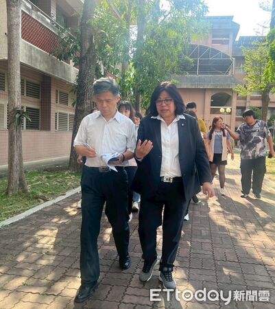 ▲▼   教育部長鄭英耀訪視嘉市校園 立委王美惠力爭經費全面升級環境    。（圖／立委王美惠服務處提供）