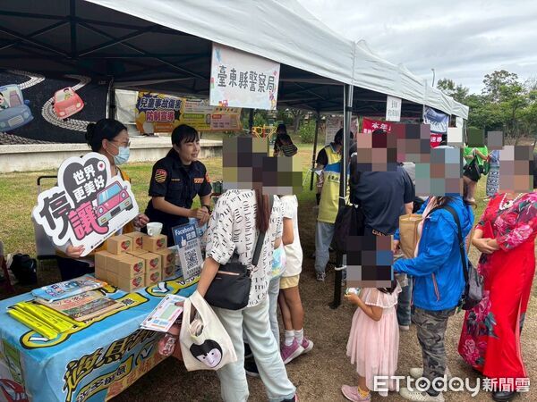 ▲大小朋友學習用路安全觀念。（圖／記者楊晨東翻攝）