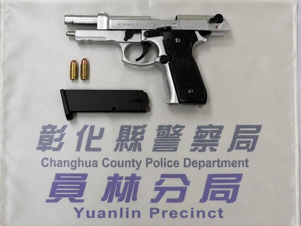 ▲男子持模擬槍彈闖法院調解遭逮。（圖／警方提供）