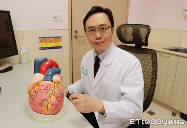 ▲醫師提醒民眾如果有呼吸會喘、胸痛等不舒服前兆，務必儘速就醫，尤其抽菸族更是高危險群。（圖／記者游瓊華翻攝）