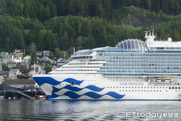 ▲星辰公主號進入恩迪科特峽灣（Endicott Arm），並朝道斯冰河（Dawes Glacier）方向進行景觀巡航,公主遊輪,冰河峽灣,星辰公主號。（圖／記者彭懷玉攝）