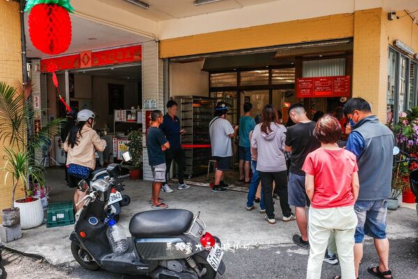 ▲▼陳明旺脆烤豬飯。（圖／部落客陳小可的吃喝玩樂授權提供）