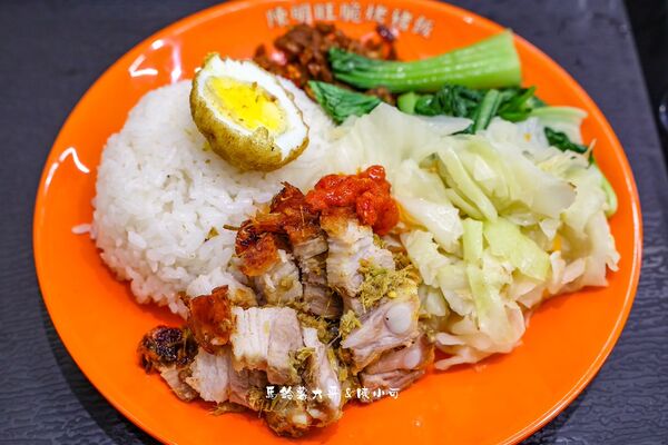 ▲▼陳明旺脆烤豬飯。（圖／部落客陳小可的吃喝玩樂授權提供）