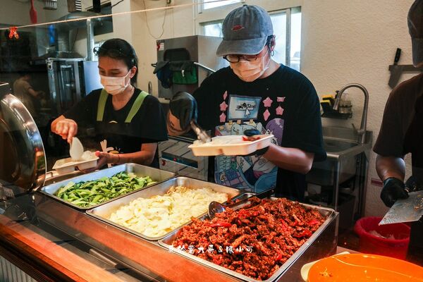 ▲▼陳明旺脆烤豬飯。（圖／部落客陳小可的吃喝玩樂授權提供）