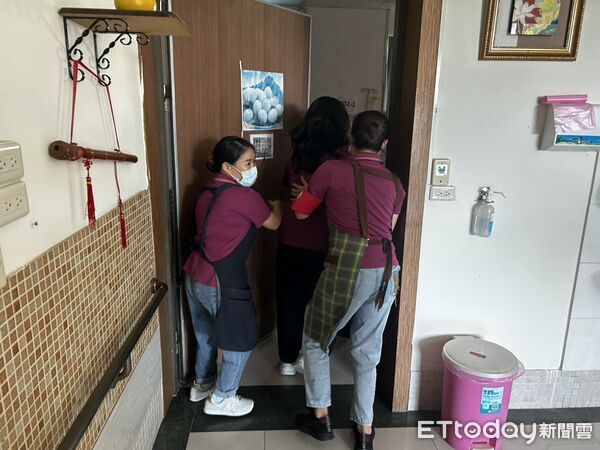 ▲台南市政府消防局第二大隊下營分隊與康寧護理之家共同辦理自衛消防編組演練，強化長照機構防災應變能力。（記者林東良翻攝，下同）