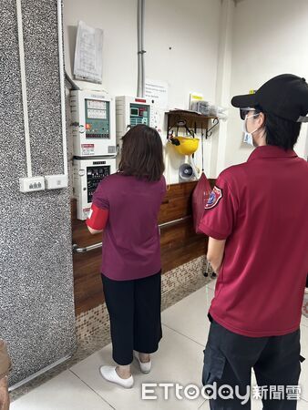 ▲台南市政府消防局第二大隊下營分隊與康寧護理之家共同辦理自衛消防編組演練，強化長照機構防災應變能力。（記者林東良翻攝，下同）
